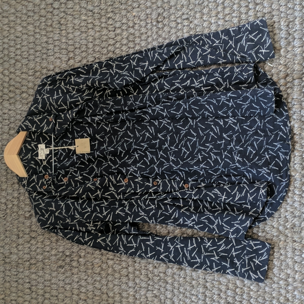 Club Monaco Button Down Blue Chemise